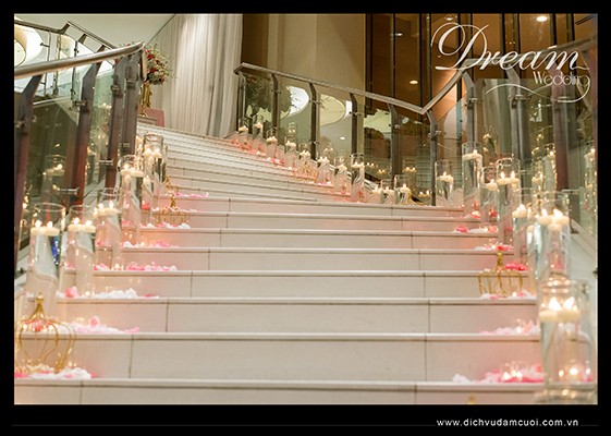 Trang trí tiệc cưới tại Eastin Grand Hotel tông hồng đậm, hồng ...